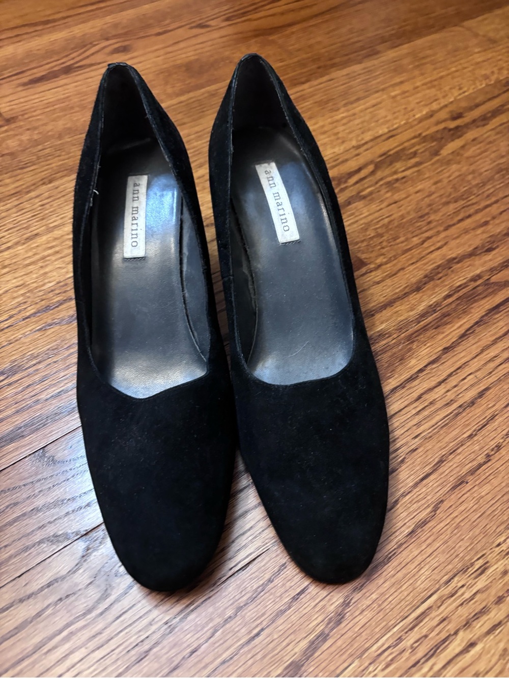 Ann Marino Black Suede Women's Pumps - Round Toe
